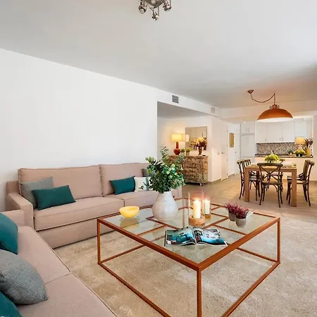 Genteel Plaza De Flores Apartment *